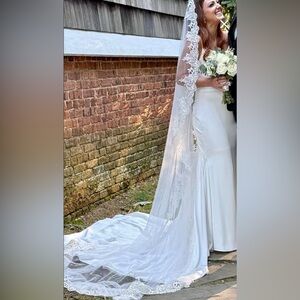 Elegant White Lace Wedding Mantilla Veil